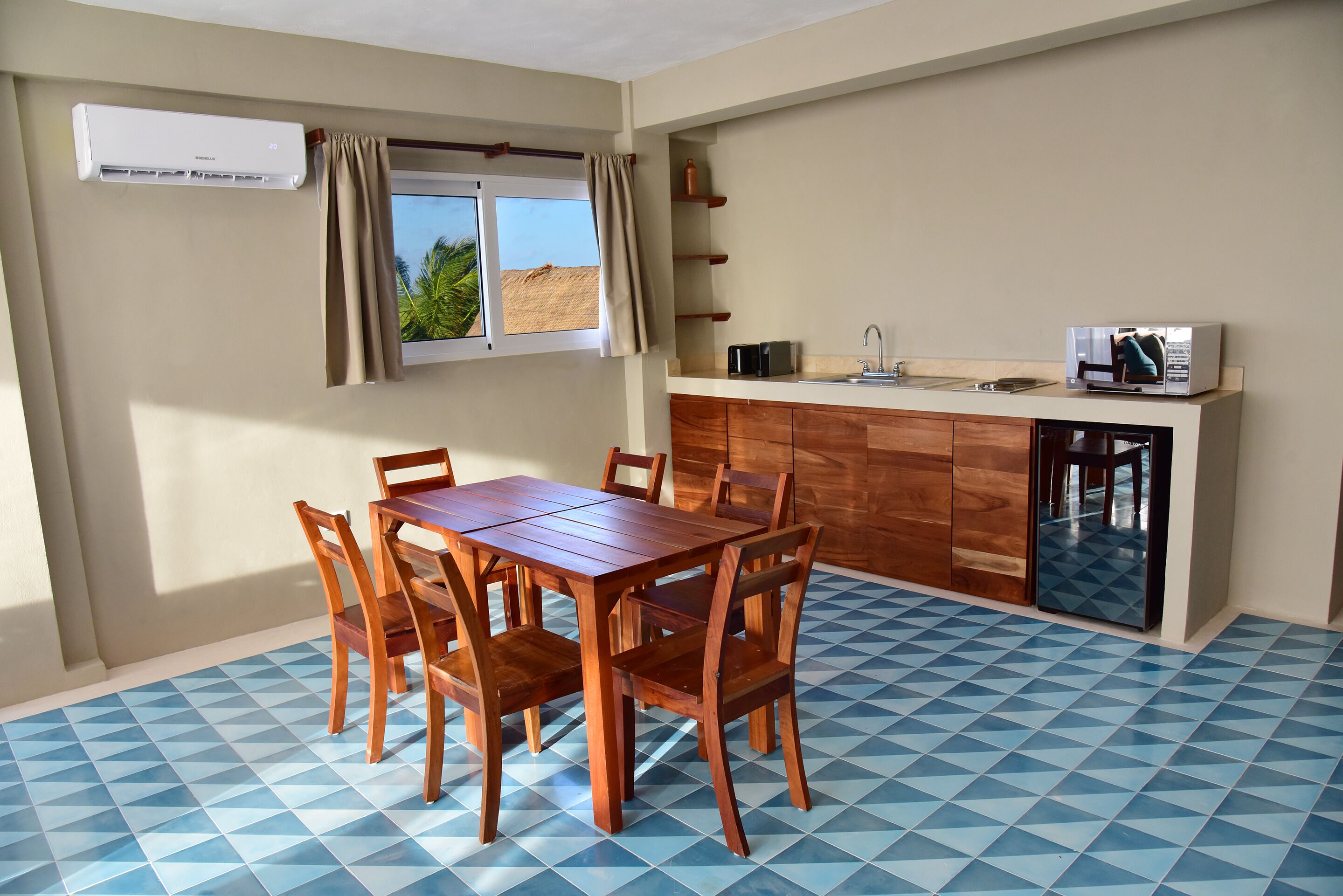 Photo - Noah Beach Hotel & Suites