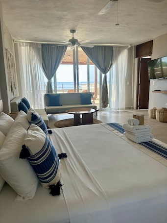 Presidencial Suite | Premium bedding, pillowtop beds, minibar, free WiFi. Noah Beach Hotel & Suites