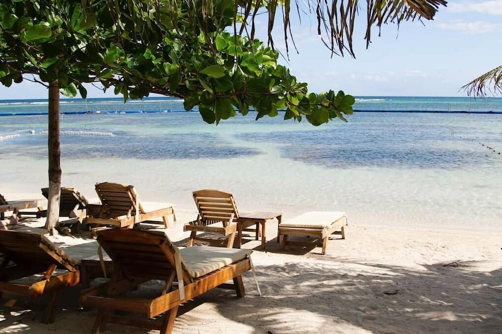 Noah Beach Hotel & Suites