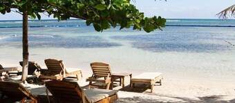 Noah Beach Hotel & Suites