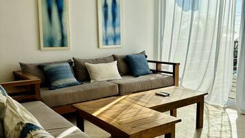 Perhehuoneisto, 2 makuuhuonetta, merinäköala | Oleskelualue