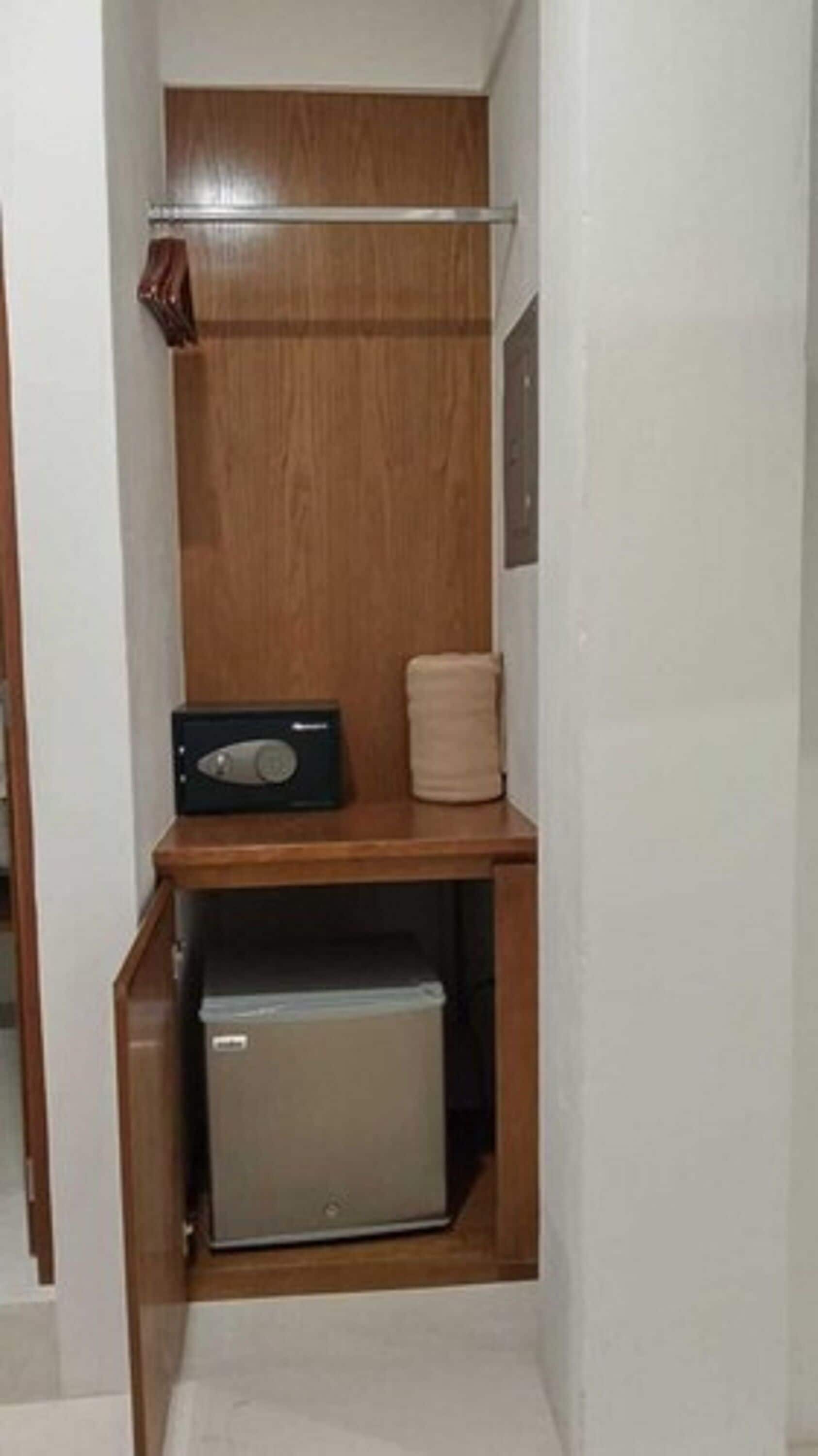 junior suite plus | 2 bedrooms, premium bedding, pillow-top beds, minibar