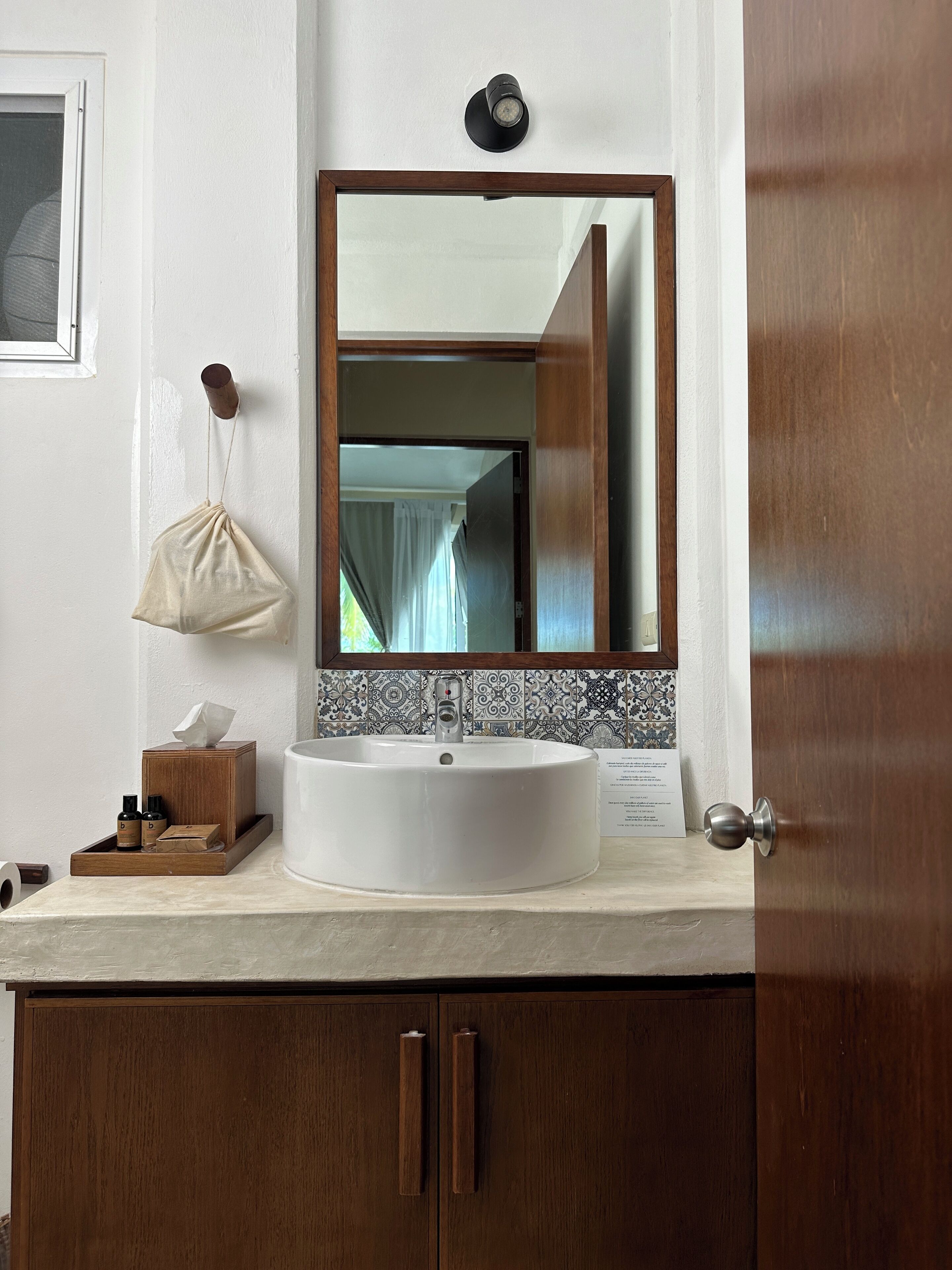 standard suite | bathroom | shower, designer toiletries, hair dryer, towels