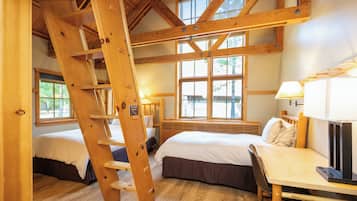 Loft | Biancheria da letto ipoallergenica, una scrivania, postazione laptop