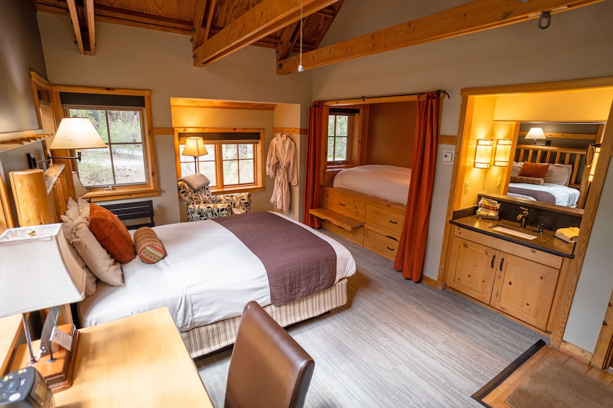 Desk, laptop workspace, free WiFi, bed sheets