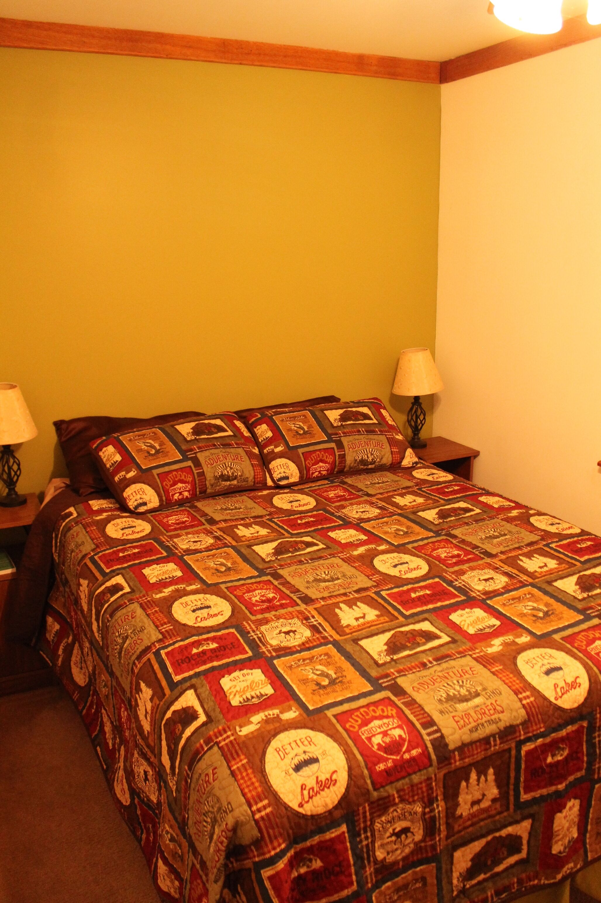 Lakefront cabin with bunkroom sleeps 8.  Quiet no wake cove.  