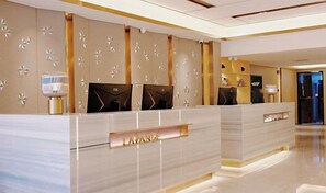 Lobby - Lavande Hotel (Zhuhai Gongbei Port Plaza Light Rail Terminal Store) (Zhuhai)