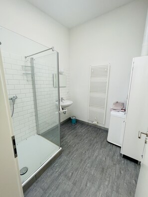 Bruser, hårtørrer, Sæbe