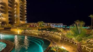 Outdoor pool, an infinity pool