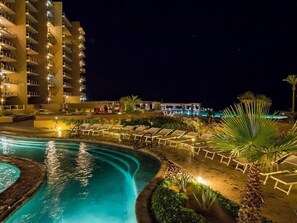 Outdoor pool, an infinity pool