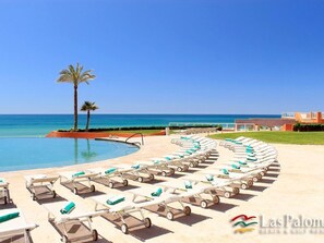 Outdoor pool, an infinity pool
