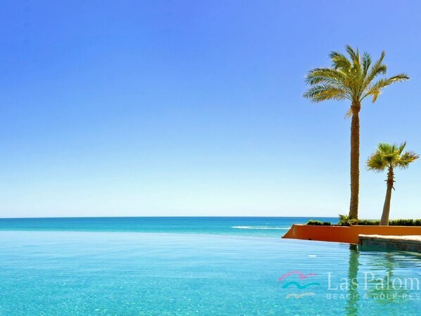 Outdoor pool, an infinity pool