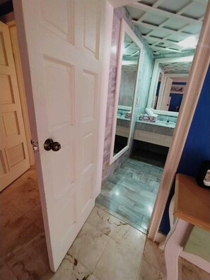 Triple Room, Courtyard View | Bathroom