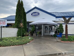 Exterior - Beautiful Updated Condo In Grand Haven (Grand Haven)