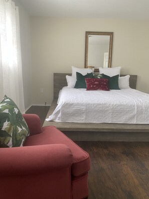 3 bedrooms, desk, iron/ironing board, travel cot