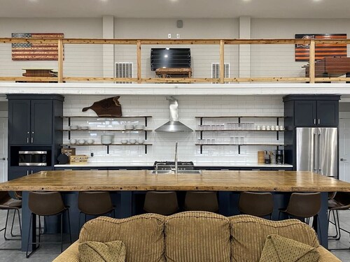 Crystal Creek Ranch - Stunning Lodge on 500 Acres