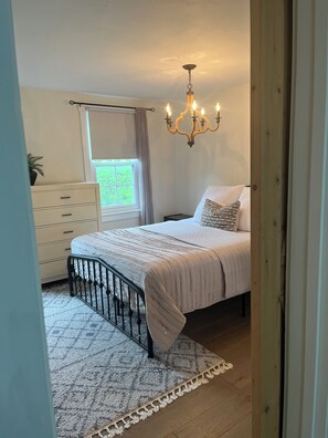 4 bedrooms, desk, travel cot, WiFi