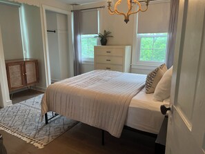 4 Schlafzimmer, Schreibtisch, Reisekinderbett, WLAN