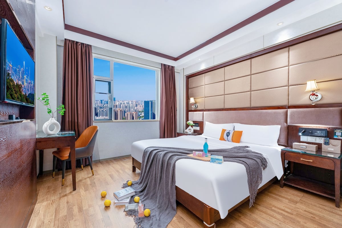 Sunny and elegant king-size bed room | Egyptian cotton sheets, premium bedding, down duvets, memory-foam beds