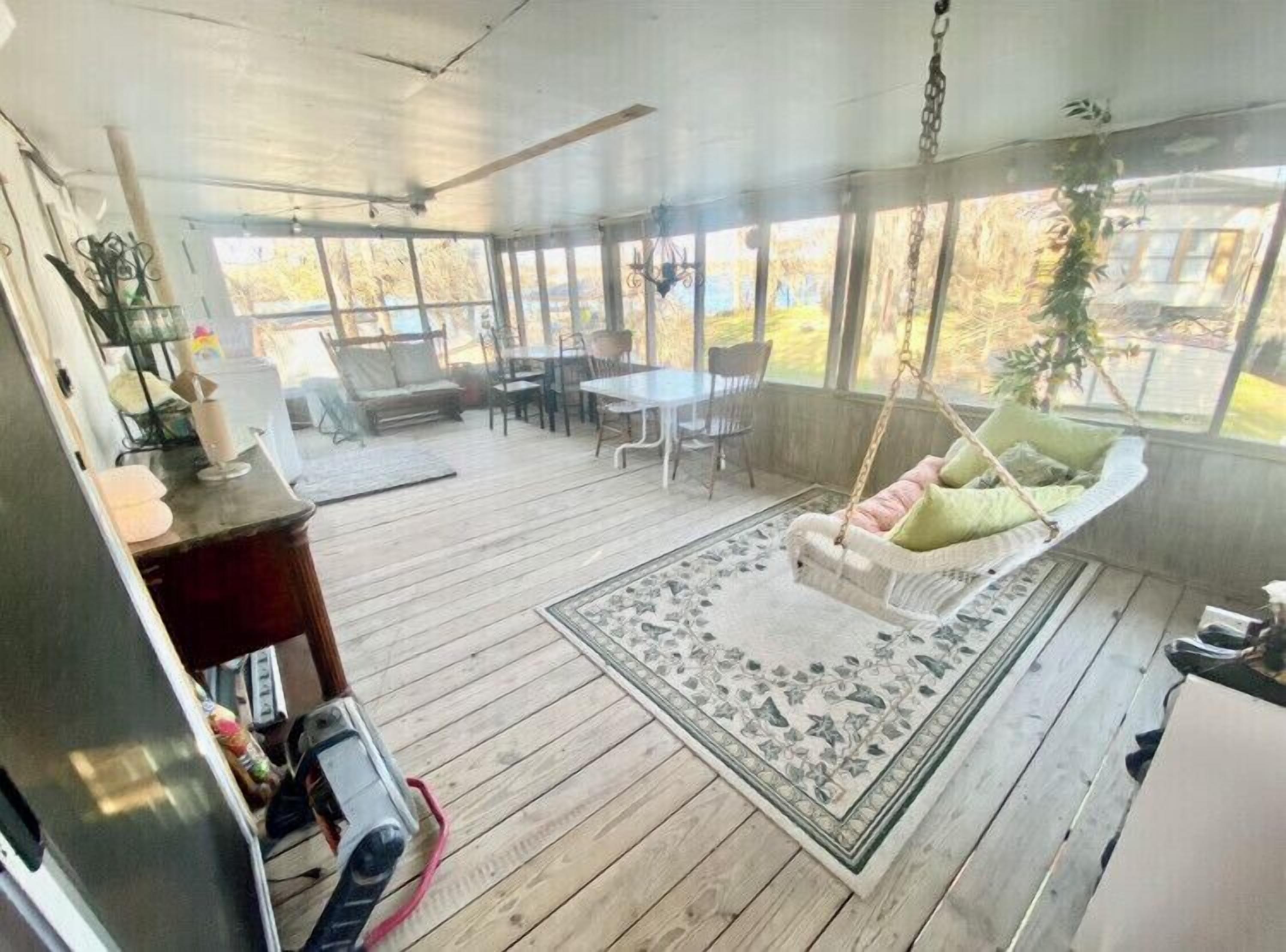 Smart TV, fireplace, table tennis, stereo