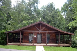 Exterior - cozy cabin in the woods in a relaxing area with wrap around porch rocking chairs (oneida)