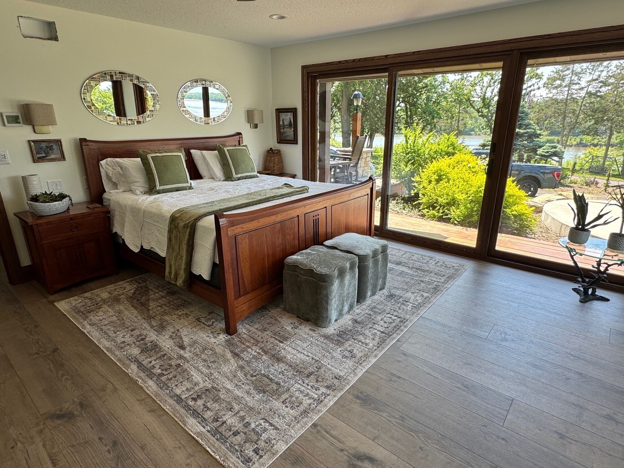 7 bedrooms, travel crib, WiFi, bed sheets