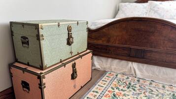 7 bedrooms, iron/ironing board, travel crib, WiFi