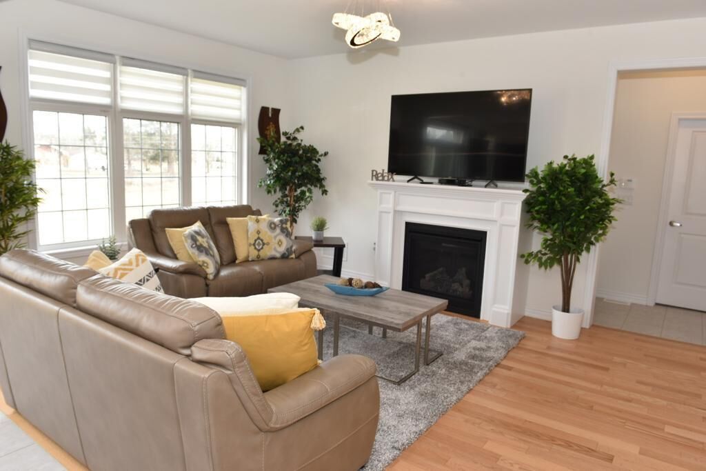 Paradise in Prince Edward County W/ HOT TUB & SAUNA