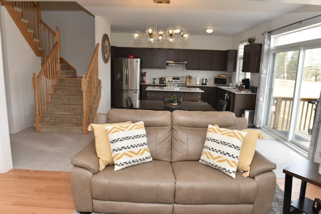 Paradise in Prince Edward County W/ HOT TUB & SAUNA