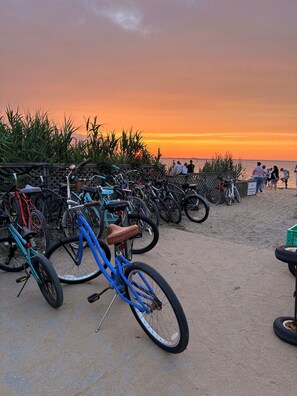 靠近海滩、沙滩椅