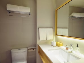 Bathroom - Ji Hotel (Shanghai Lujiazui Babaiban) (Shanghai)