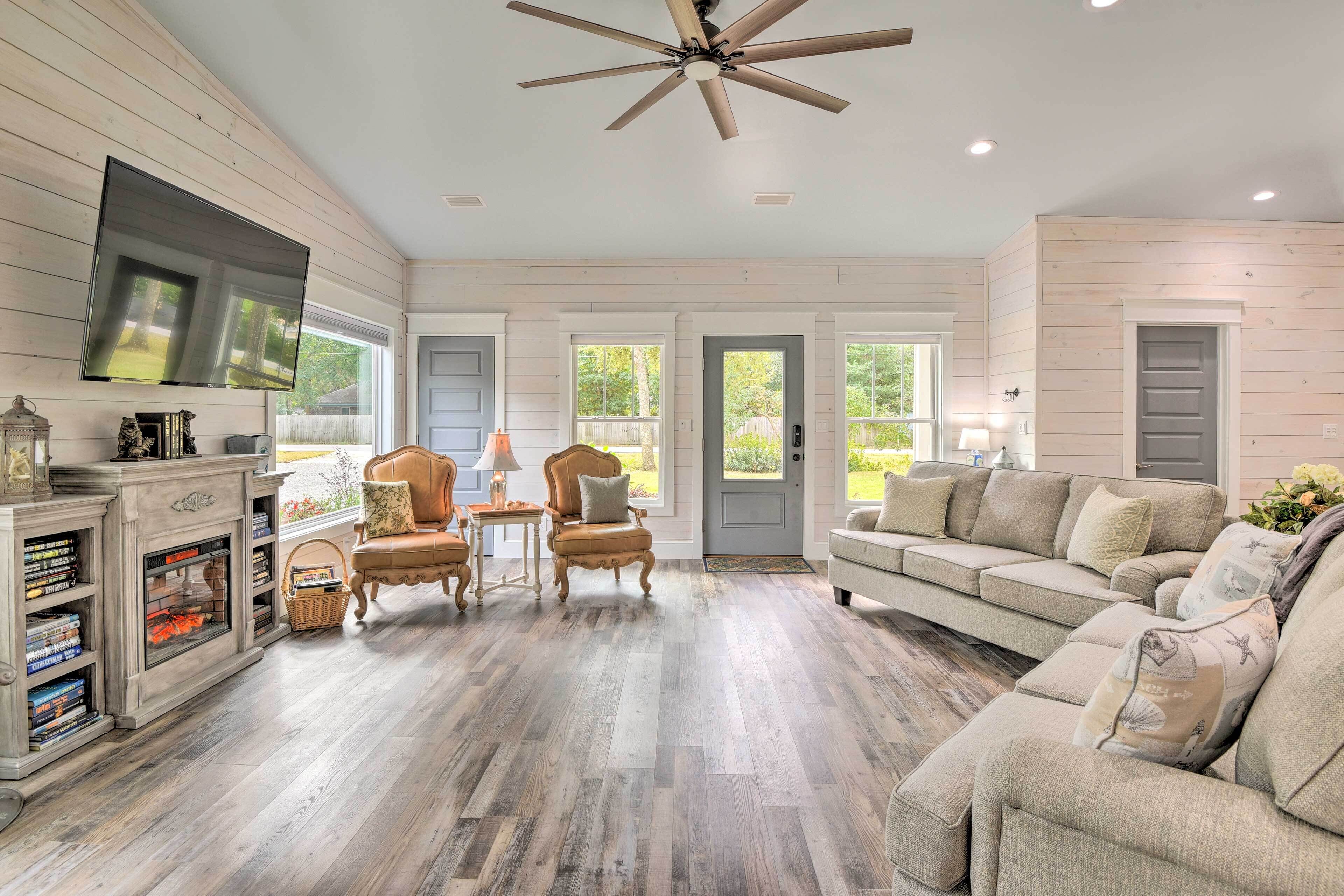 Resort Feel Home, Close to Beach, Covered Patio/Pool/Spa/Outdoor Fireplace