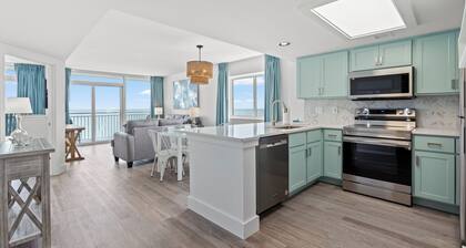 BEACHFRONT - 2024 Remodel - Lazy River - Tiki Bar - 100+ 5 Stars - Oceanfront!