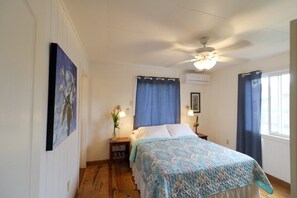 1 bedroom, in-room safe, free WiFi, bed sheets - Utila's The Gardens ~ Top Floor Upscale Apartments (East Harbor)