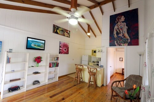 Utila's The Gardens ~ Top Floor Upscale Apartments