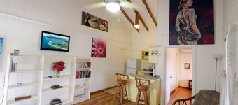 Utila's The Gardens ~ Top Floor Upscale Apartments