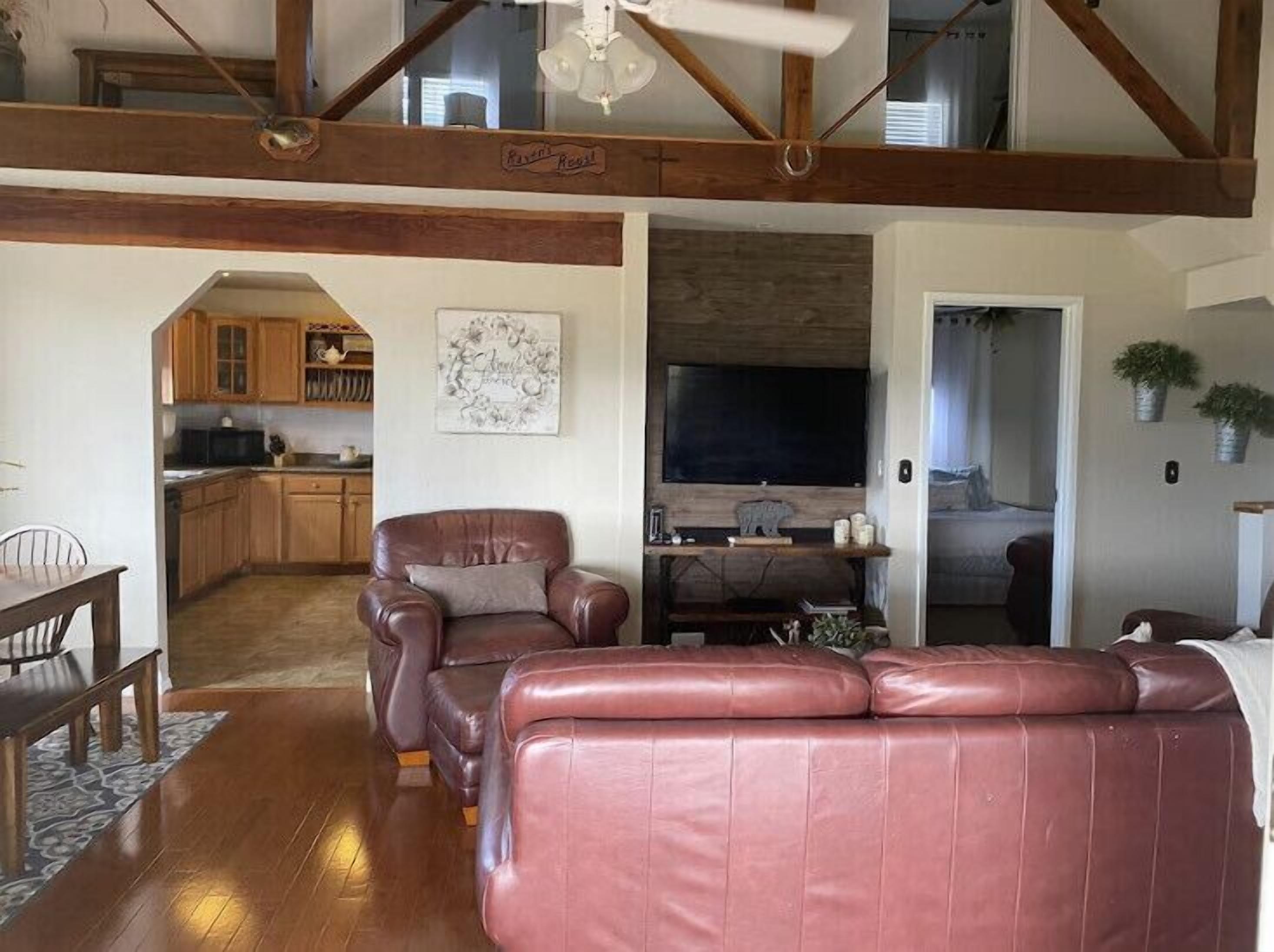 Cabin with Lake View -Upgraded Solar - Offgrid