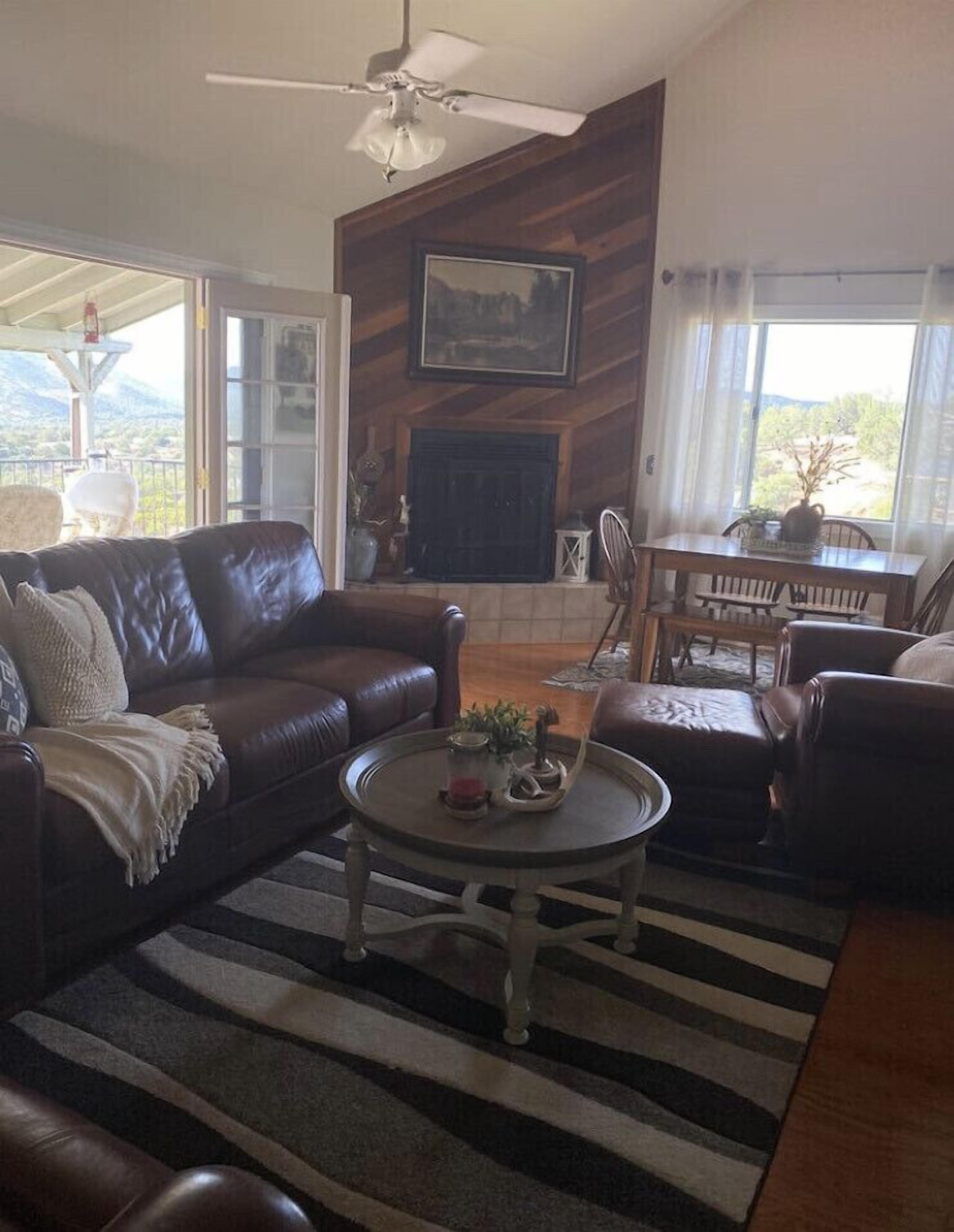 Cabin with Lake View -Upgraded Solar - Offgrid