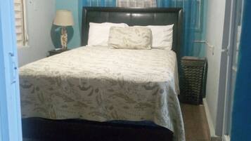 2 makuuhuonetta, silitysrauta/-lauta, ilmainen Wi-Fi, vuodevaatteet