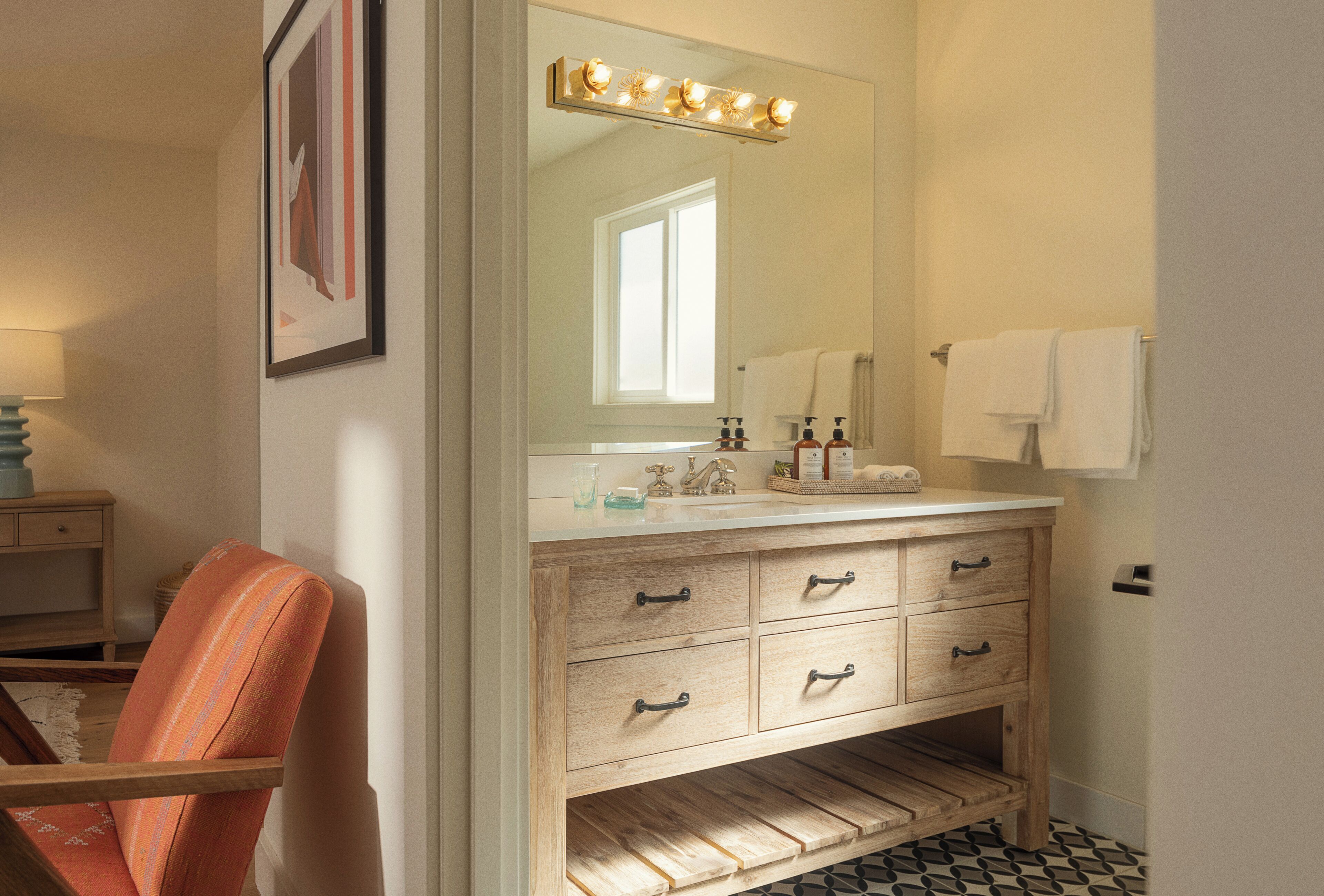 deluxe room | bathroom | combined shower/bathtub, bathrobes, towels