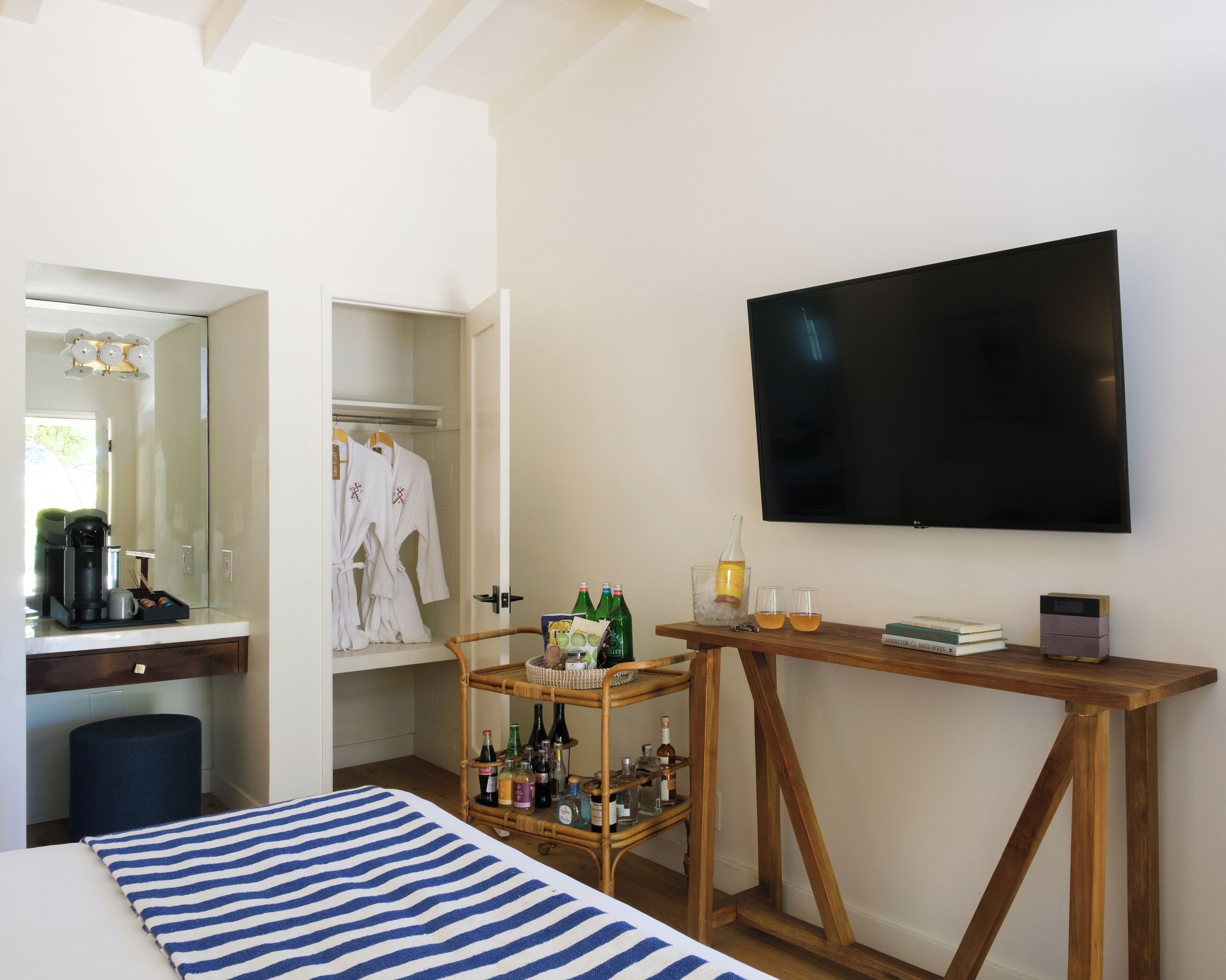 classic room | minibar, free wifi, bed sheets