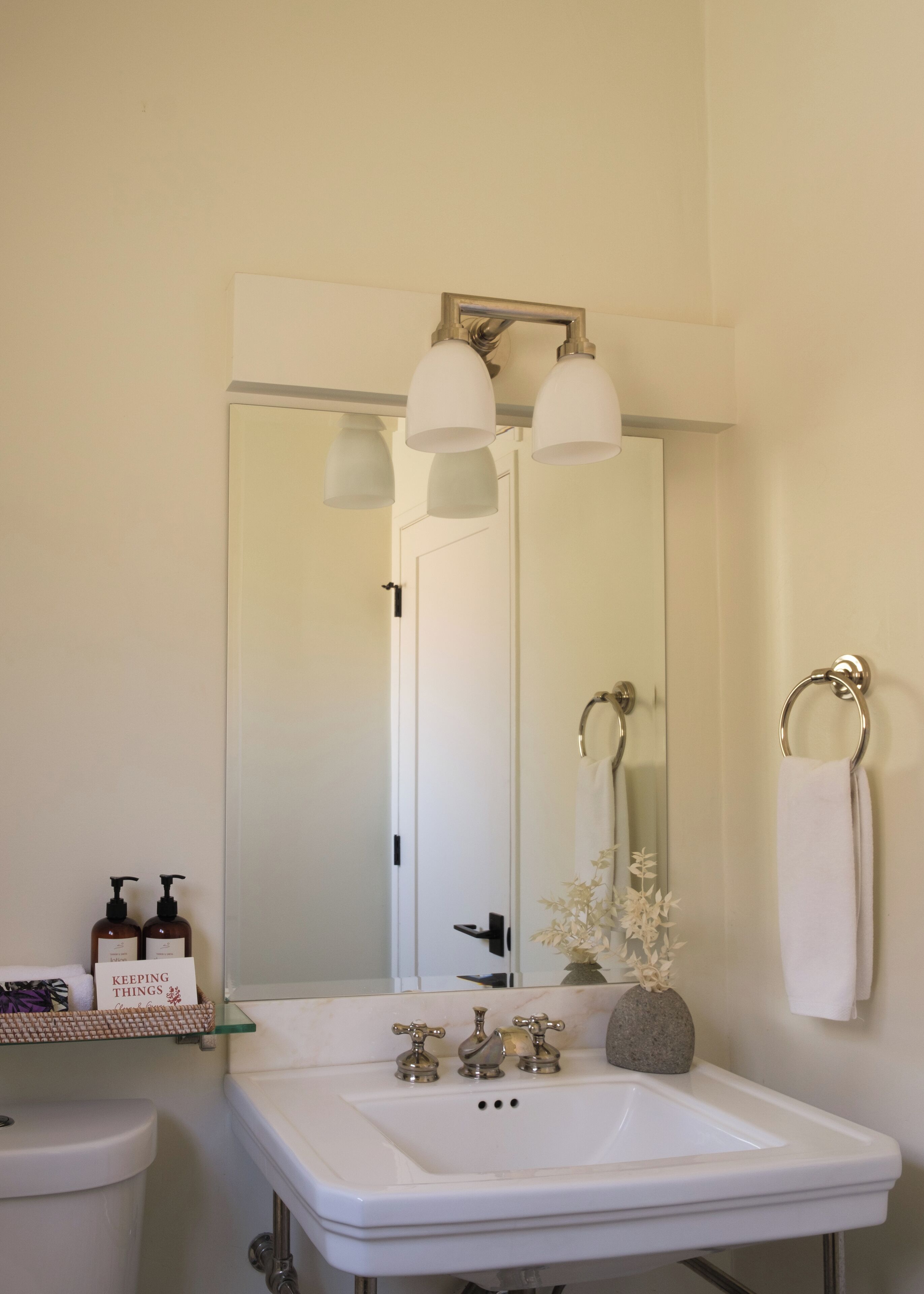 classic room | bathroom | combined shower/bathtub, bathrobes, towels