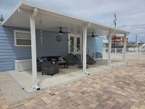 Terrace/patio - NEWLY RENOVATED Key Largo Beach Cottage (Key Largo)
