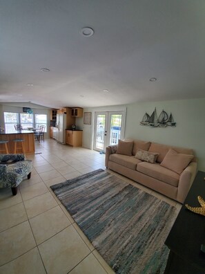 Smart TV - NEWLY RENOVATED Key Largo Beach Cottage (Key Largo)