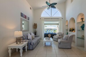 TV - Lovely 2 story Spanish Colonial with pool and spa (Marco Island)