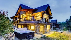 A two-story wooden house with a hot tub in the front yard. - 🏆 Breck Ski Views | Gondola Access | Hot Tub | 3 Kings | Sleeps 8 (Breckenridge)