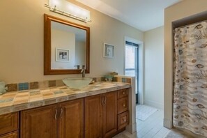 Unclassified image, 4 of 15, button