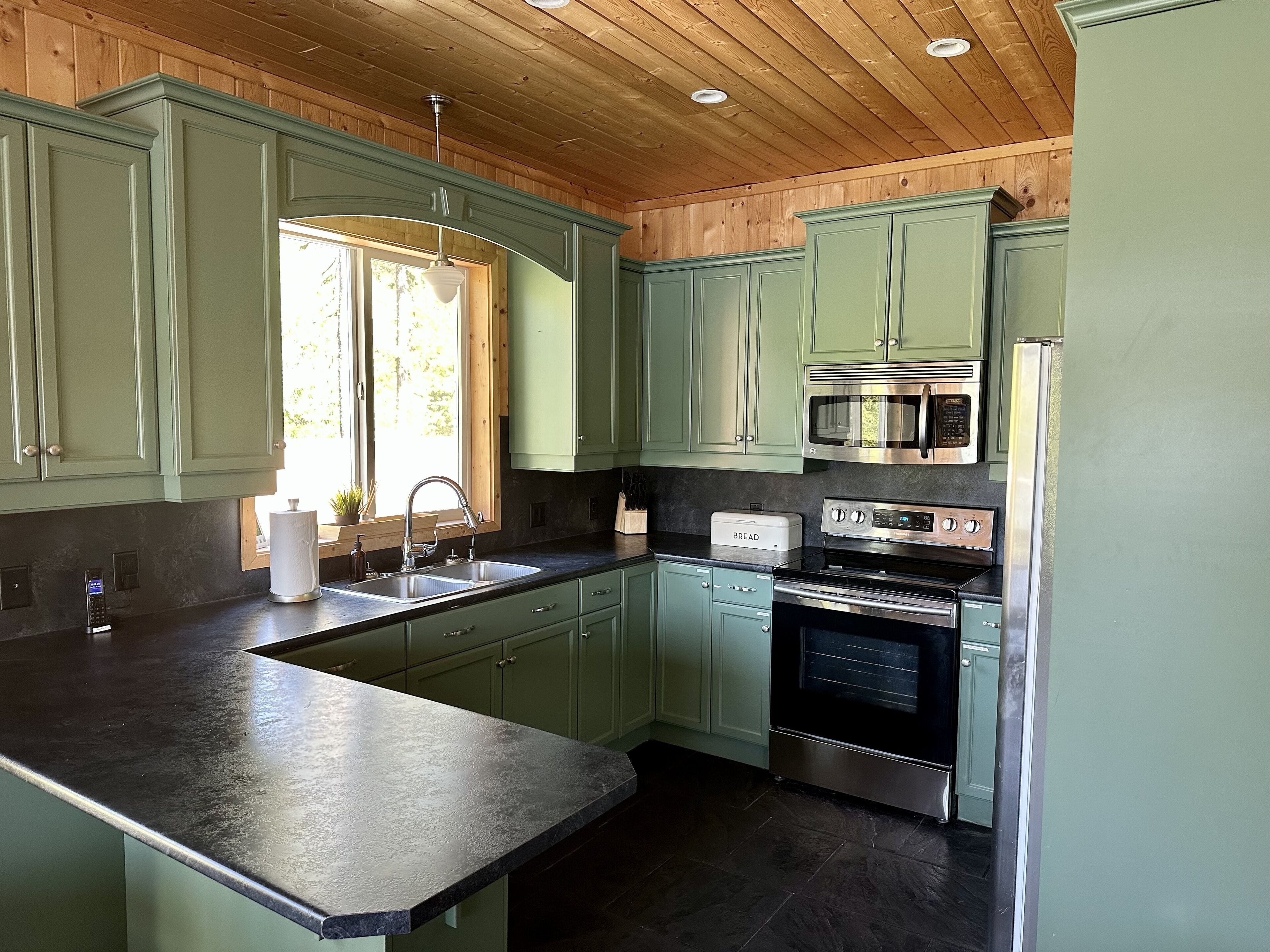 The Cottage at Hawkins Lake: a Lakefront Paradise