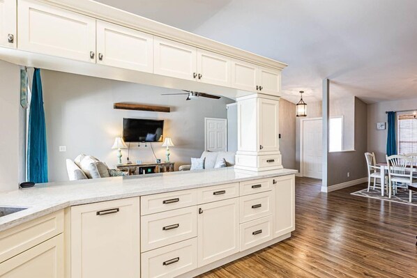 Unclassified image, 1 of 22, button