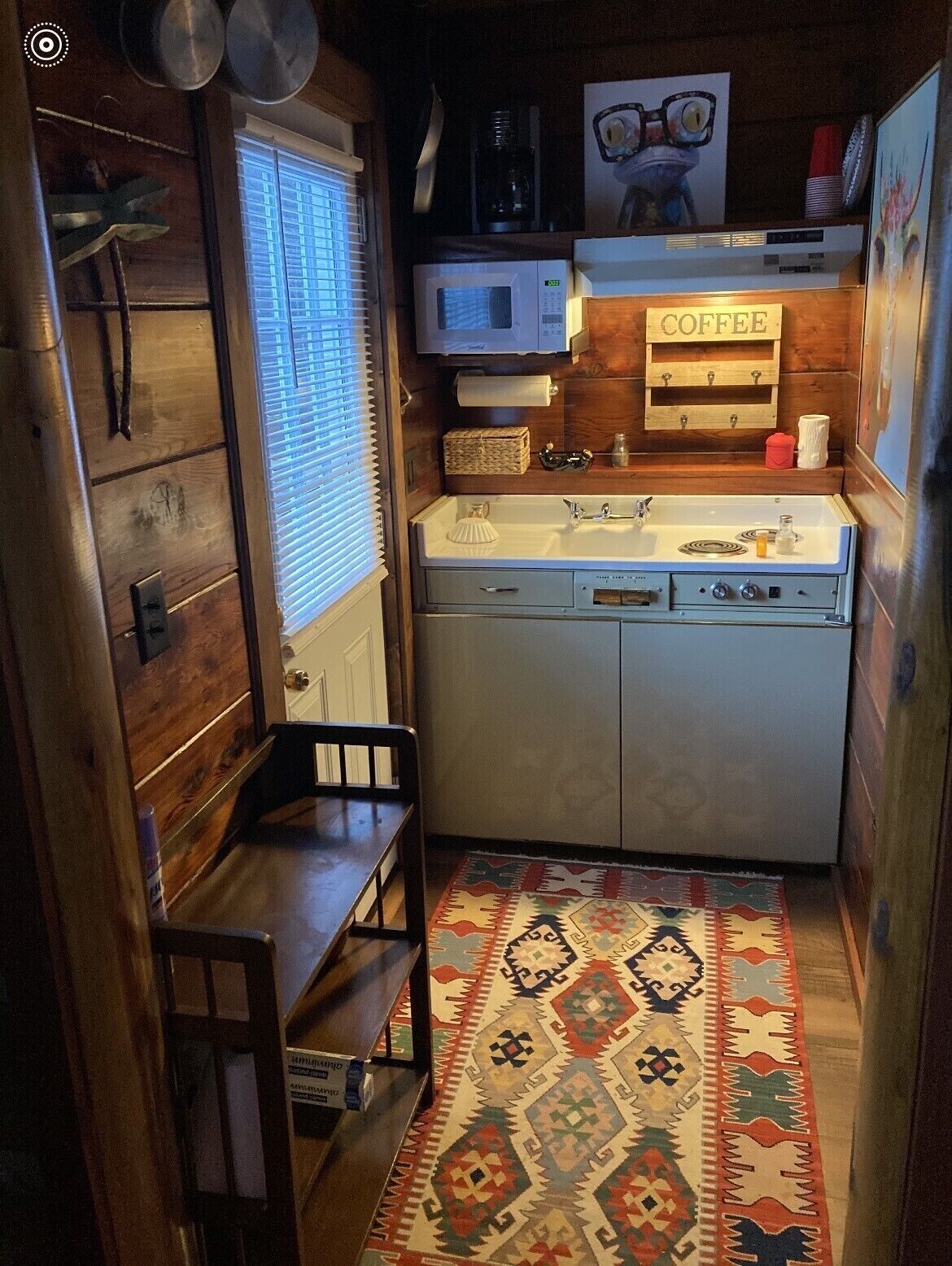 Small cozy log cabin sleeps two, where nature abounds near the Tallulah River